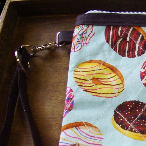 Donuts Wristlet zipper bag pouch w removable keychain - Picture 2 of 7